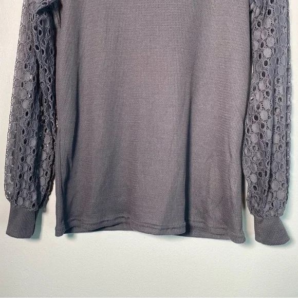 Miholl Grey Laced Sleeves Thermal Print Blouse Size Medium - Picture 4 of 7
